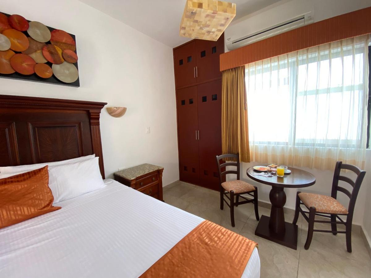 Hotel Las Golondrinas Playa del Carmen Buitenkant foto