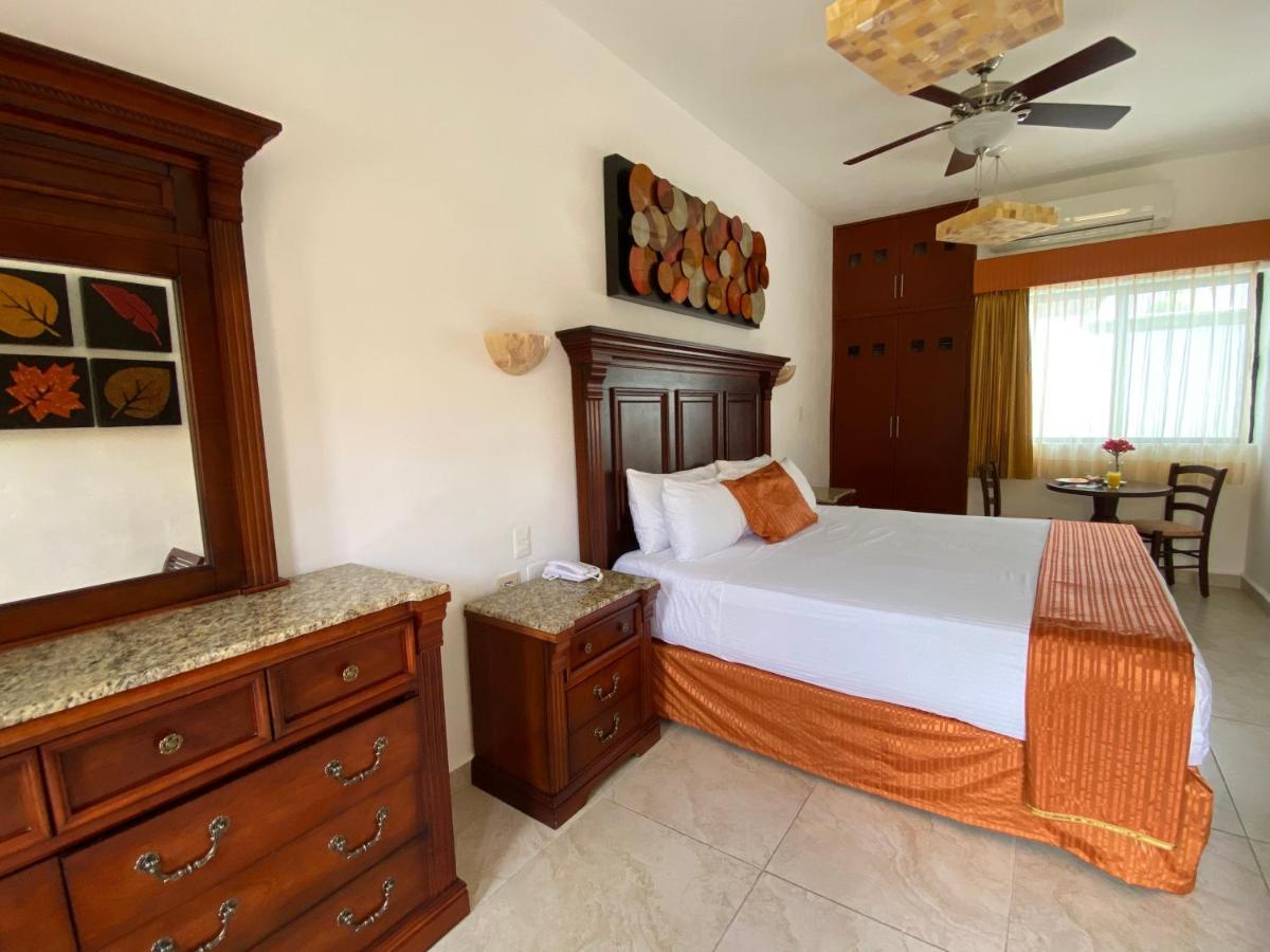 Hotel Las Golondrinas Playa del Carmen Buitenkant foto