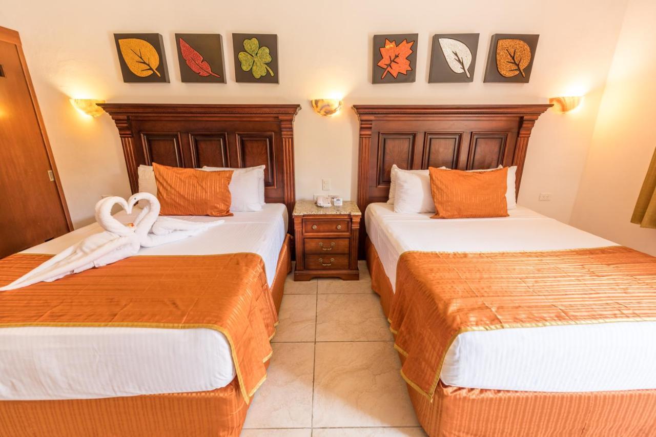 Hotel Las Golondrinas Playa del Carmen Buitenkant foto